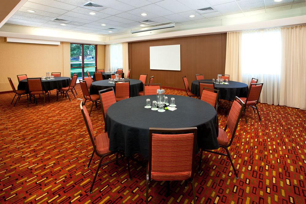 Courtyard By Marriott Denver Airport Exterior photo