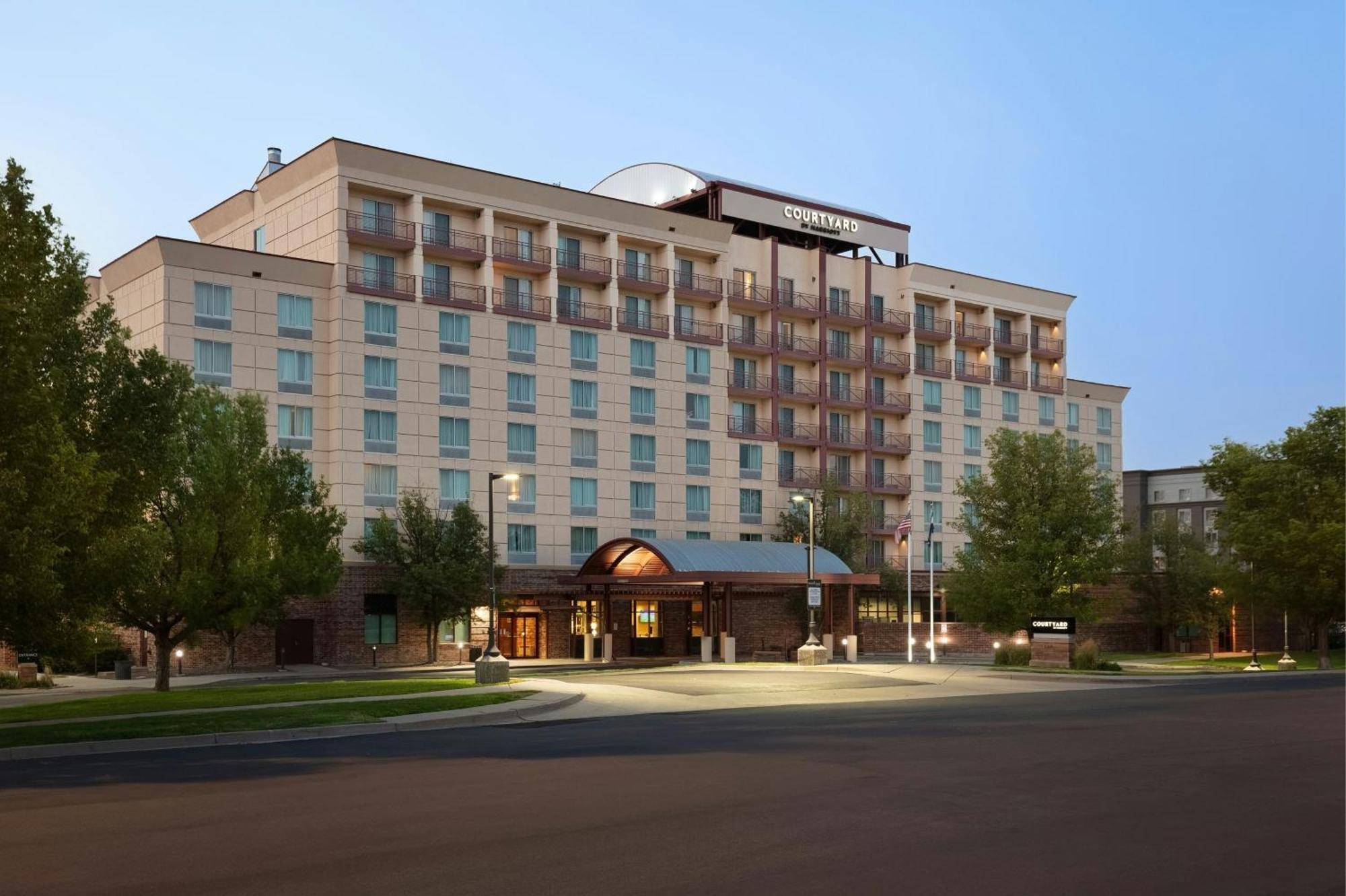 Courtyard By Marriott Denver Airport Exterior photo